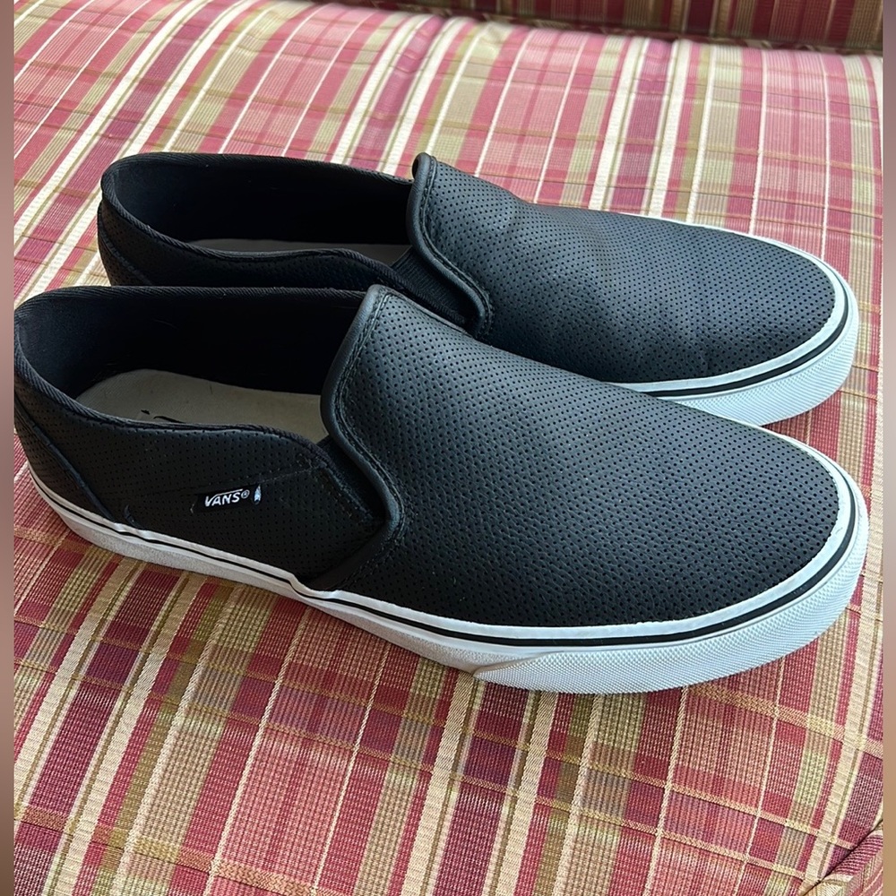 Women’s Black Classic Vans Size 10